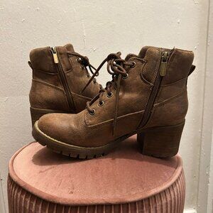 Crown Vintage Boots, Brown, Size 7.5